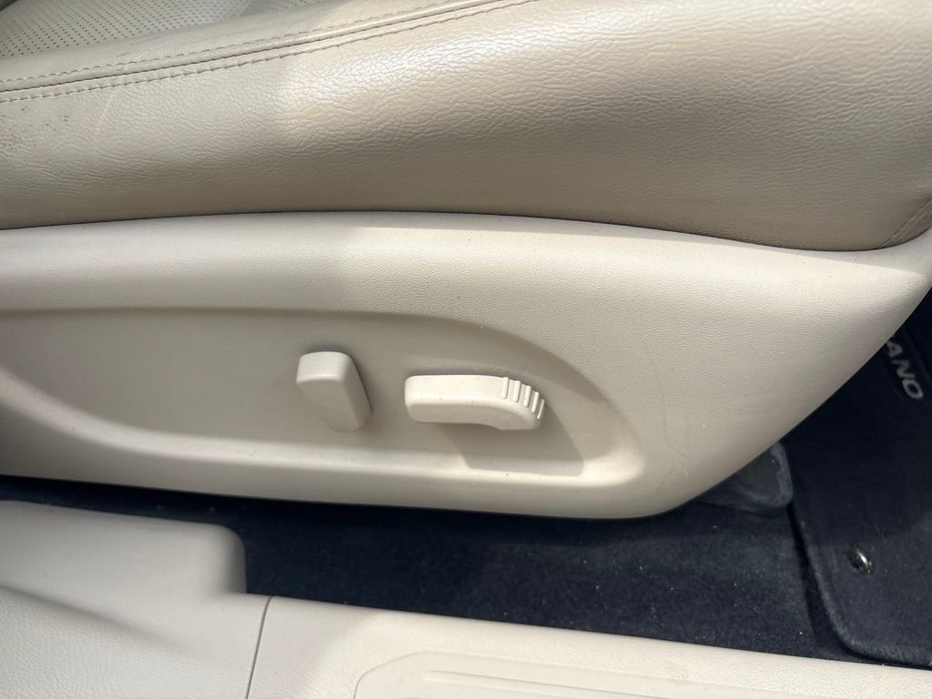 Used 2019 Pearl White Tricoat Nissan SL image 28