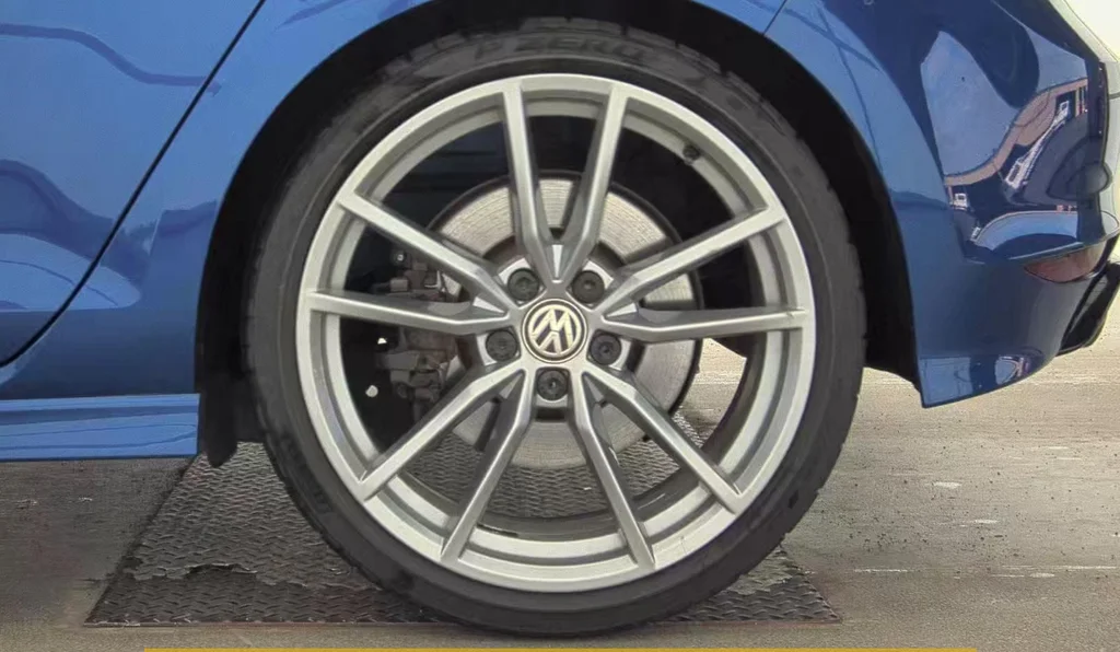 Used 2017 Blue Volkswagen DCC & Navigation 4Motion image 11