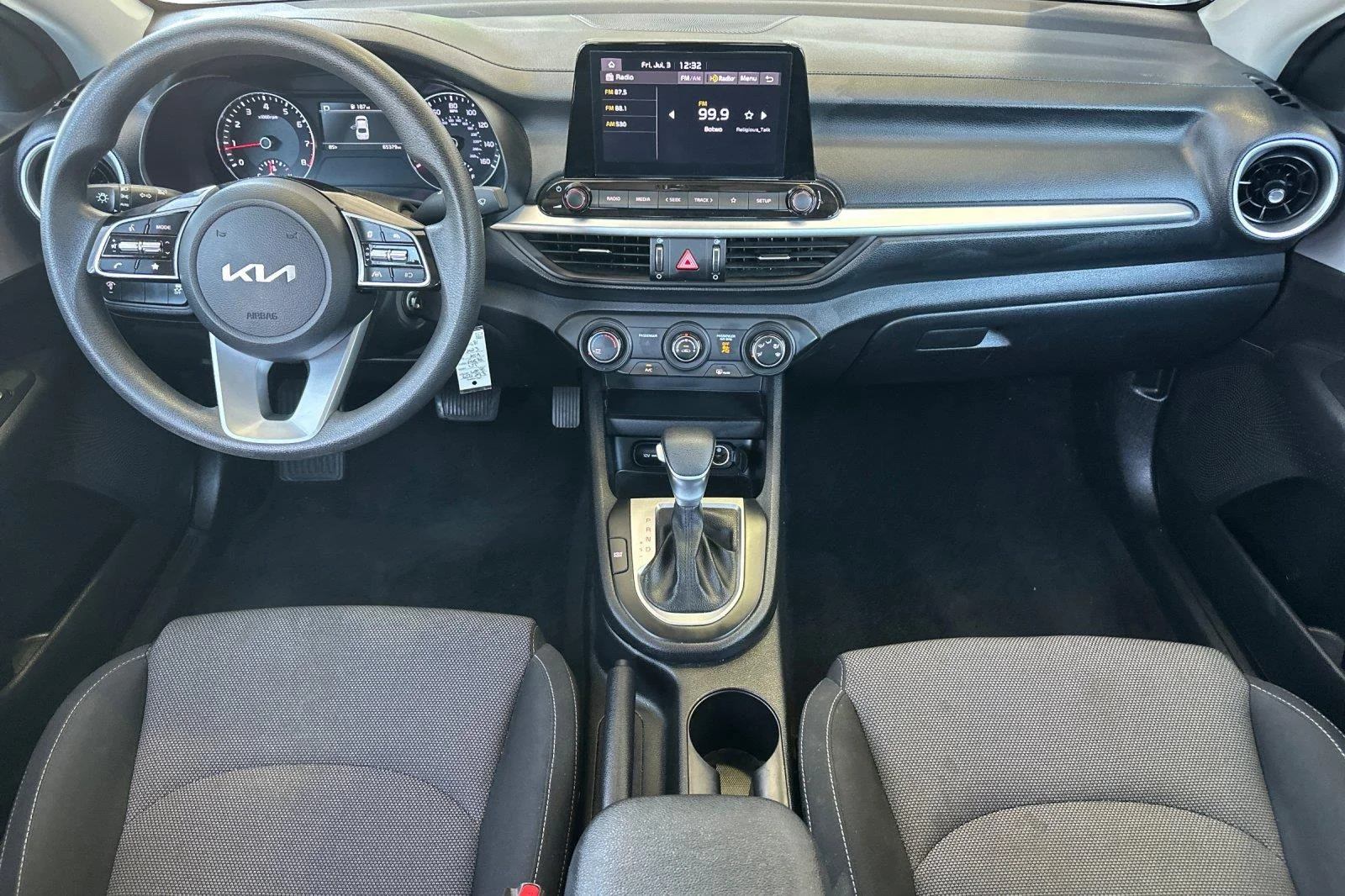 Used 2023 Snow White Pearl Kia LXS image 13