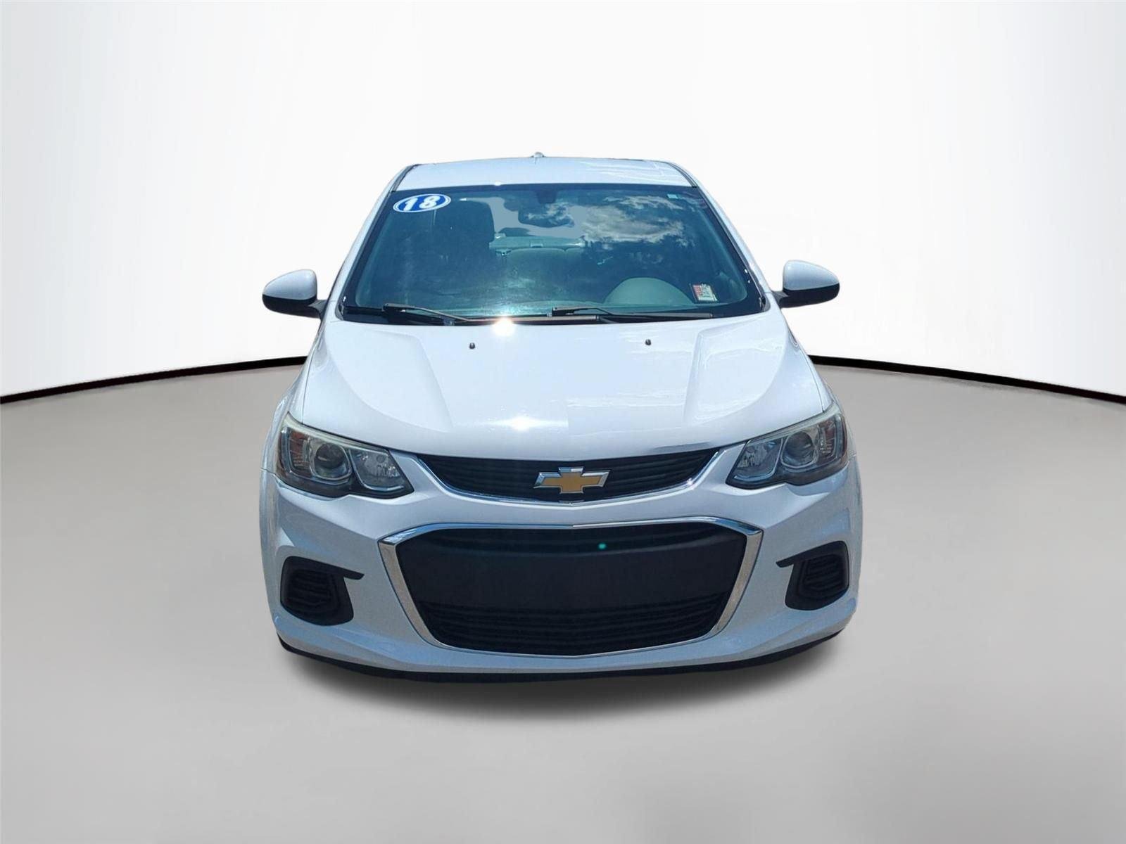 Used 2018 Summit White Chevrolet LT image 8