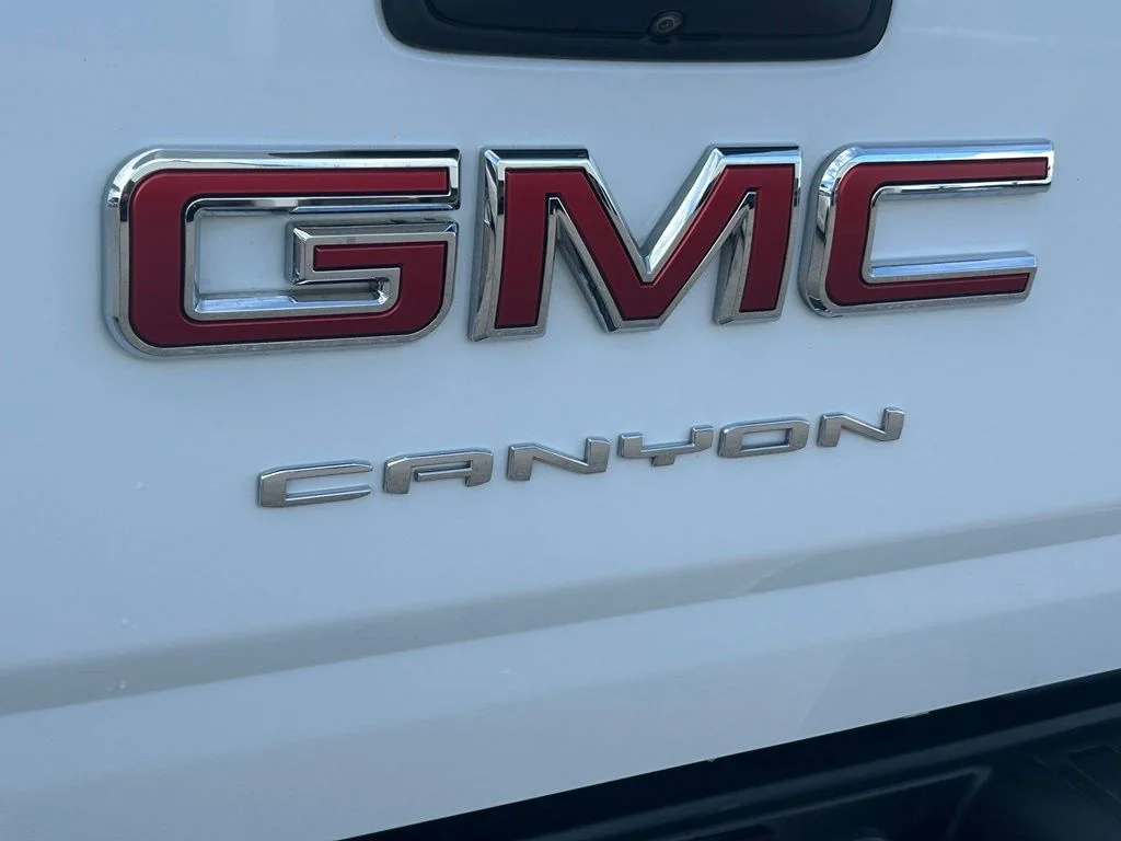 Used 2021 Summit White GMC AT4 w/Leather image 23