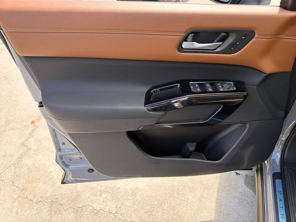 New 2026 Boulder Gray Pearl Nissan Platinum image 18