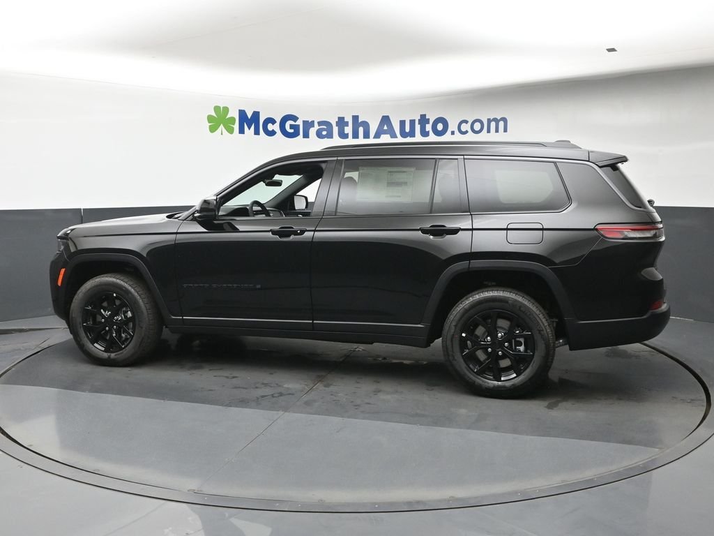 New 2026 Diamond Black Crystal Pearl-Coat Exterior Paint Jeep Altitude image 24