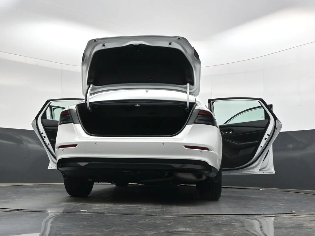 Used 2023 Platinum White Pearl Honda Touring image 43