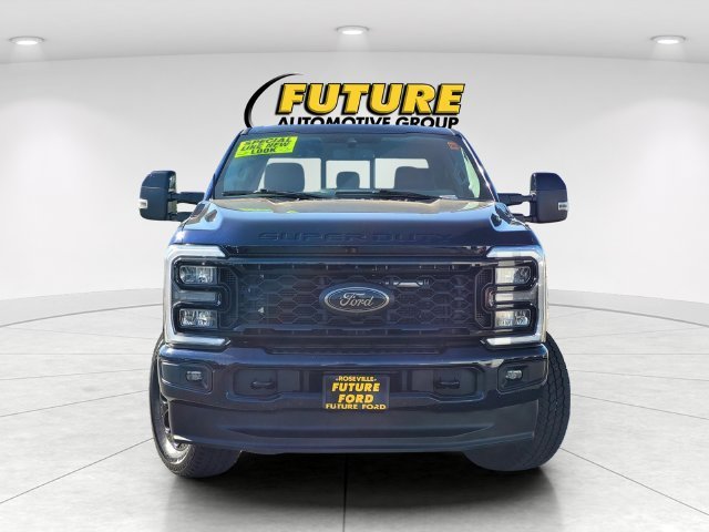 Used 2025  Ford Lariat image 2