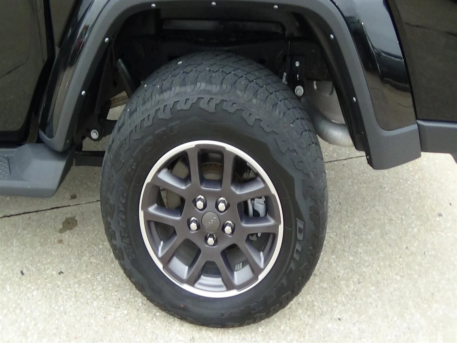 Used 2022 Black Clear Coat (px8) Jeep Overland image 9