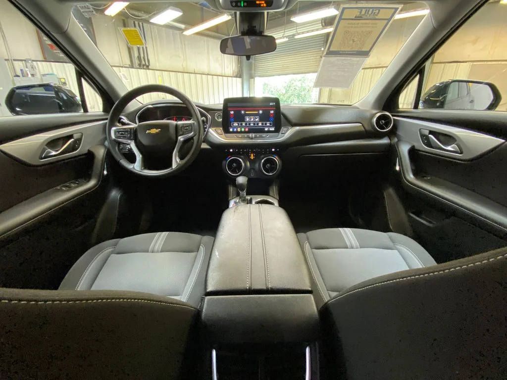 Used 2025 Black Chevrolet LT image 18