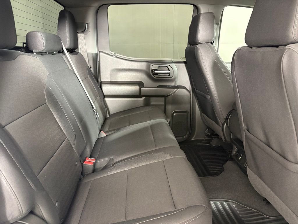 Used 2024 White Chevrolet Custom image 21