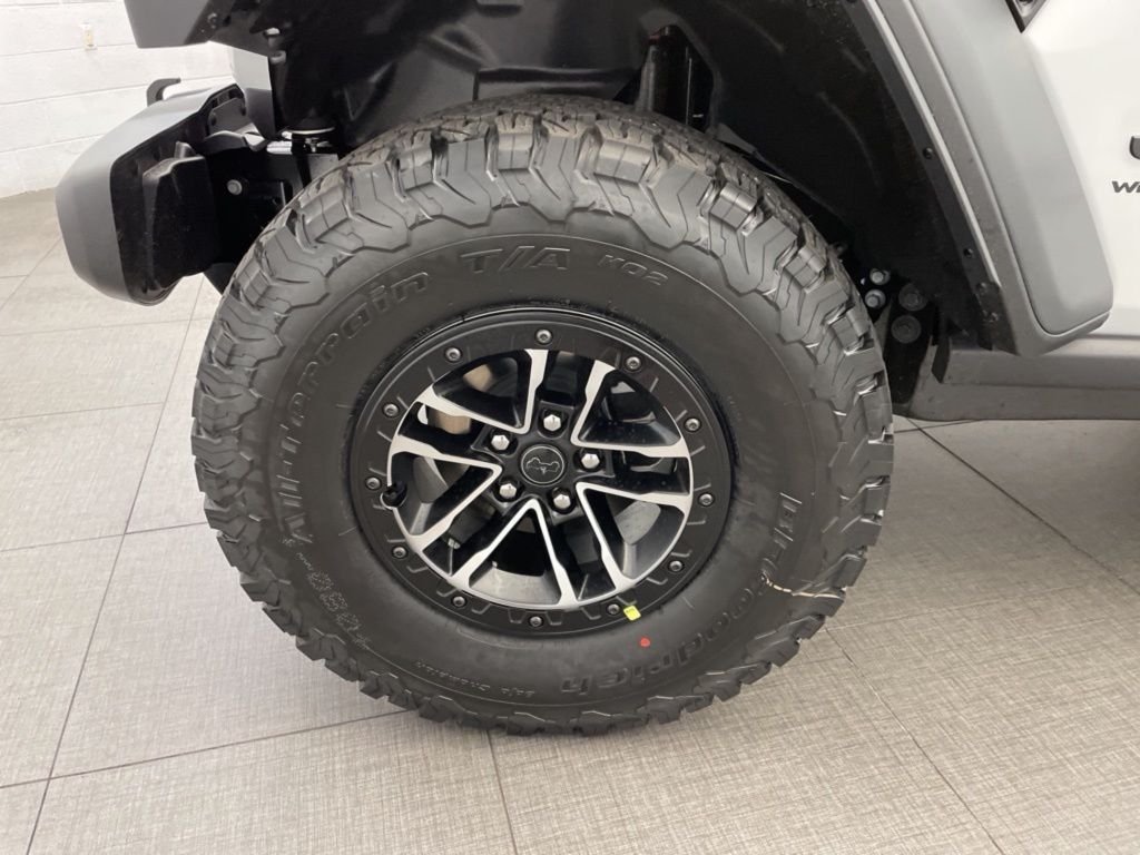 New 2026 Bright White Clear-Coat Exterior Paint Jeep Willys image 8