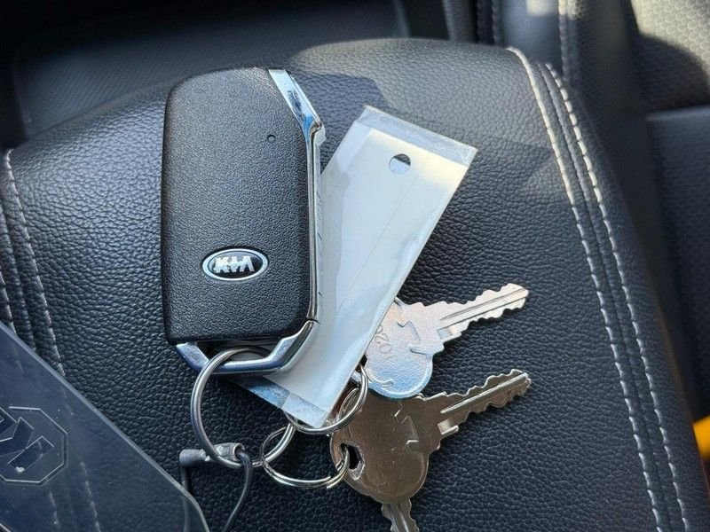 Used 2021 Snow White Pearl Kia EX image 31