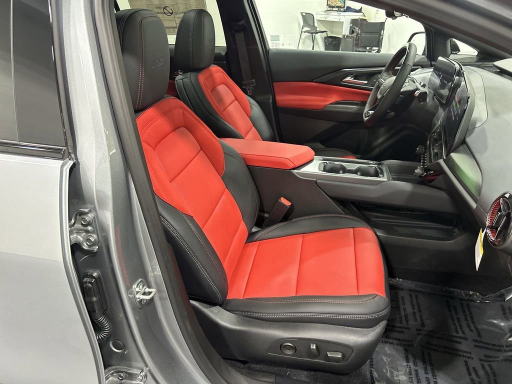 2025 Chevrolet Equinox EV RS - Photo 26