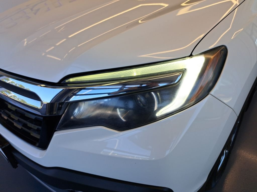 Used 2020 White Honda RTL-E image 34