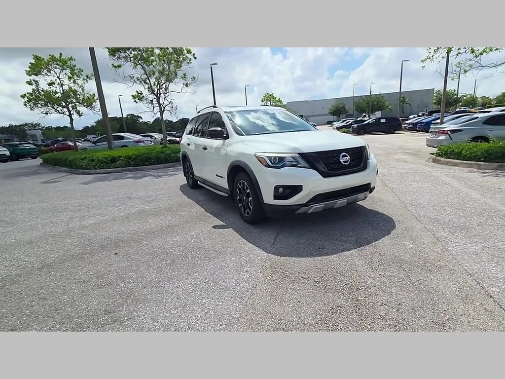 Used 2020 Pearl White Tricoat Nissan SL image 53