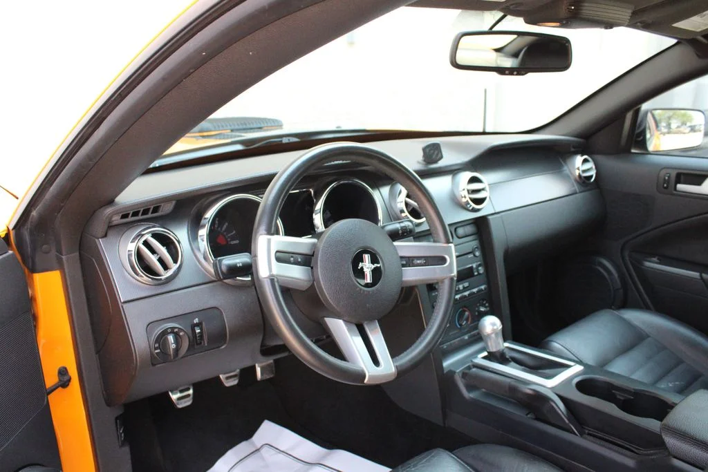 Used 2007 Orange Ford  image 2