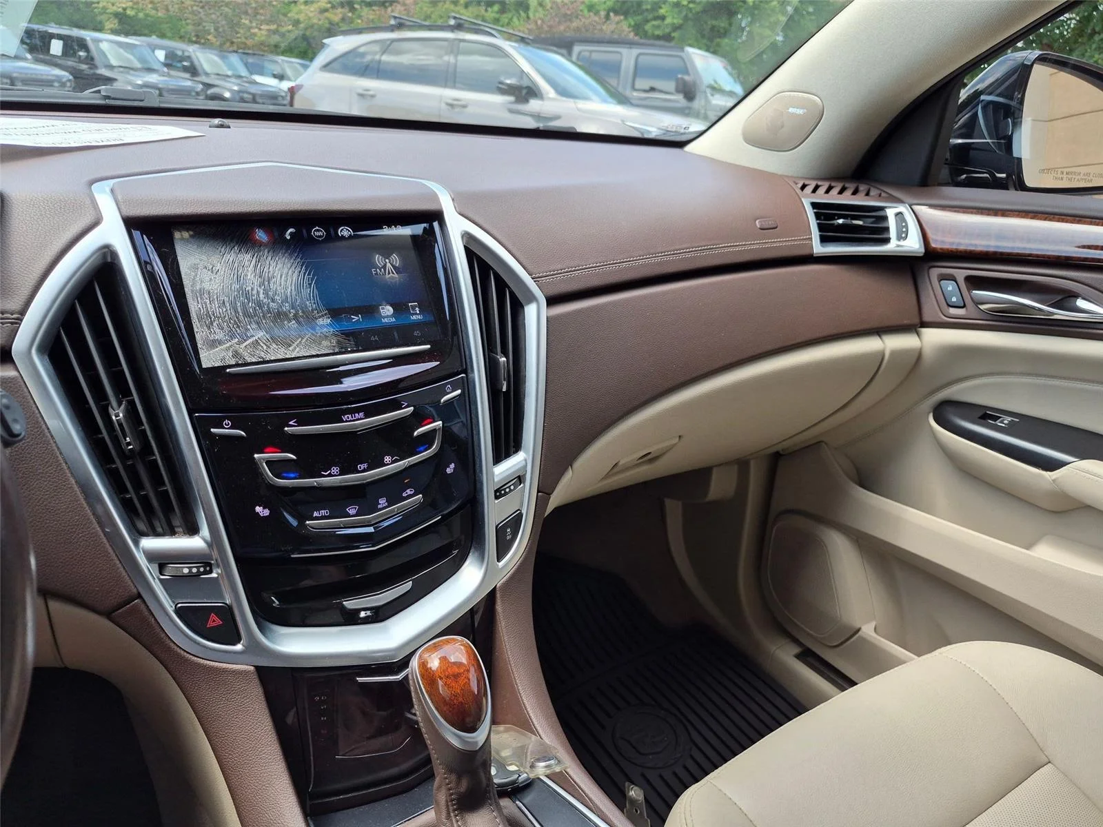 Used 2016  CADILLAC LUXU image 10