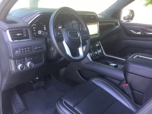 2024 GMC Yukon XL Denali - Photo 19