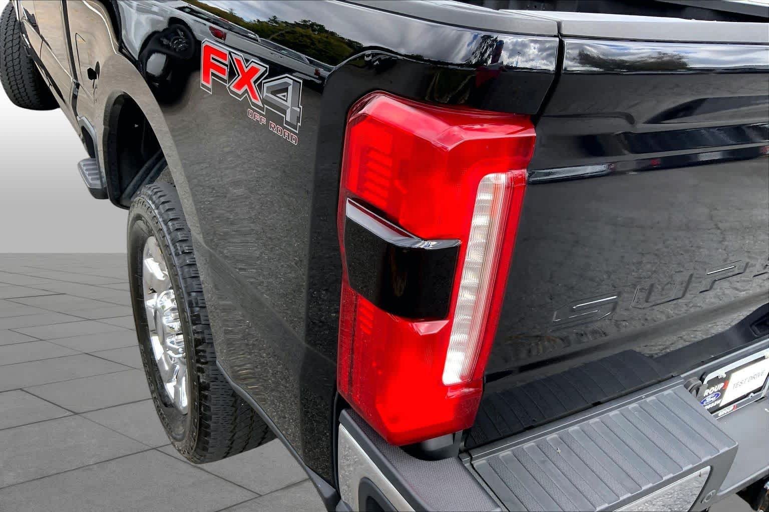 Used 2024 Agate Black Ford LARIAT image 27