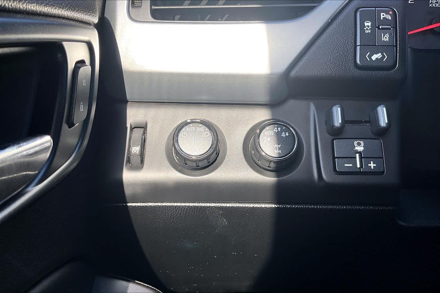 Used 2015 White Diamond Tricoat Chevrolet LT image 35