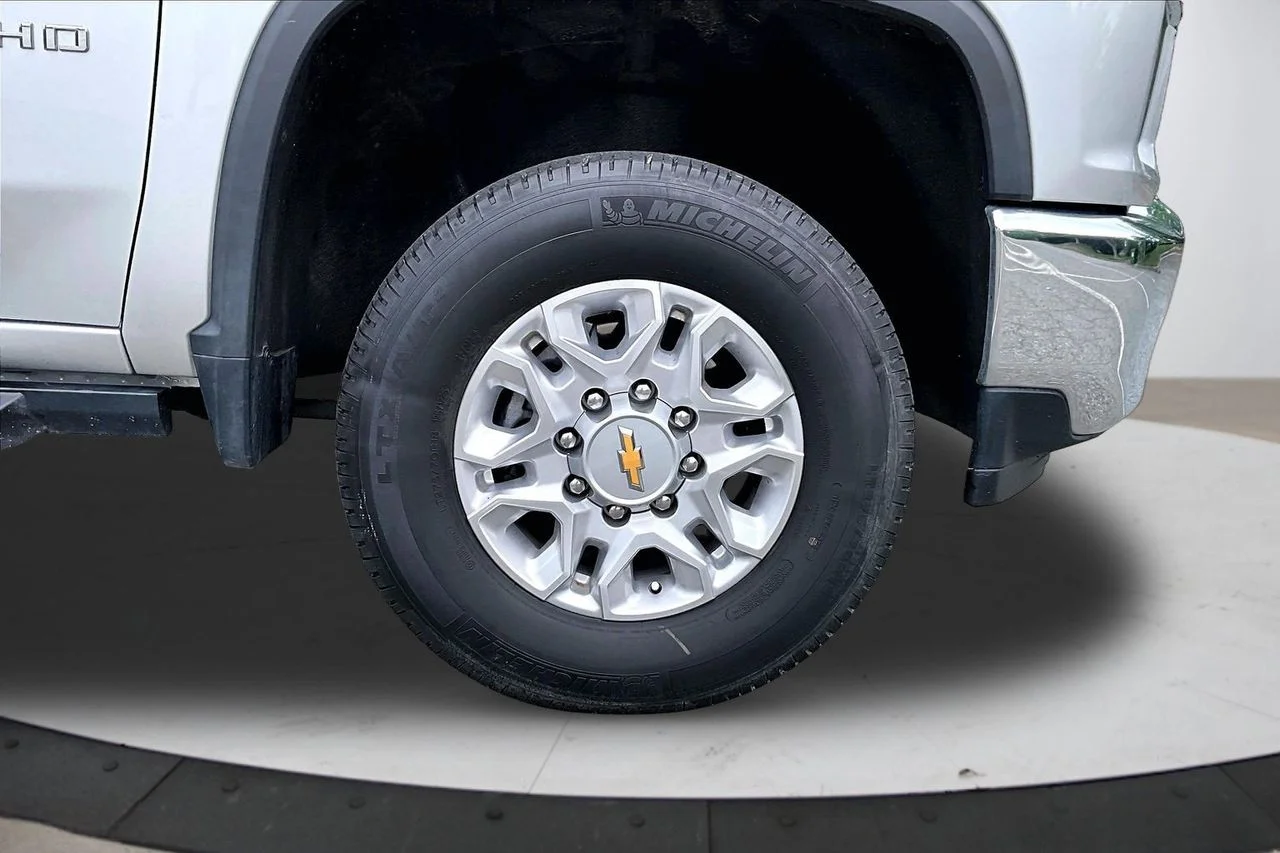 Used 2022 Silver Chevrolet LT image 33