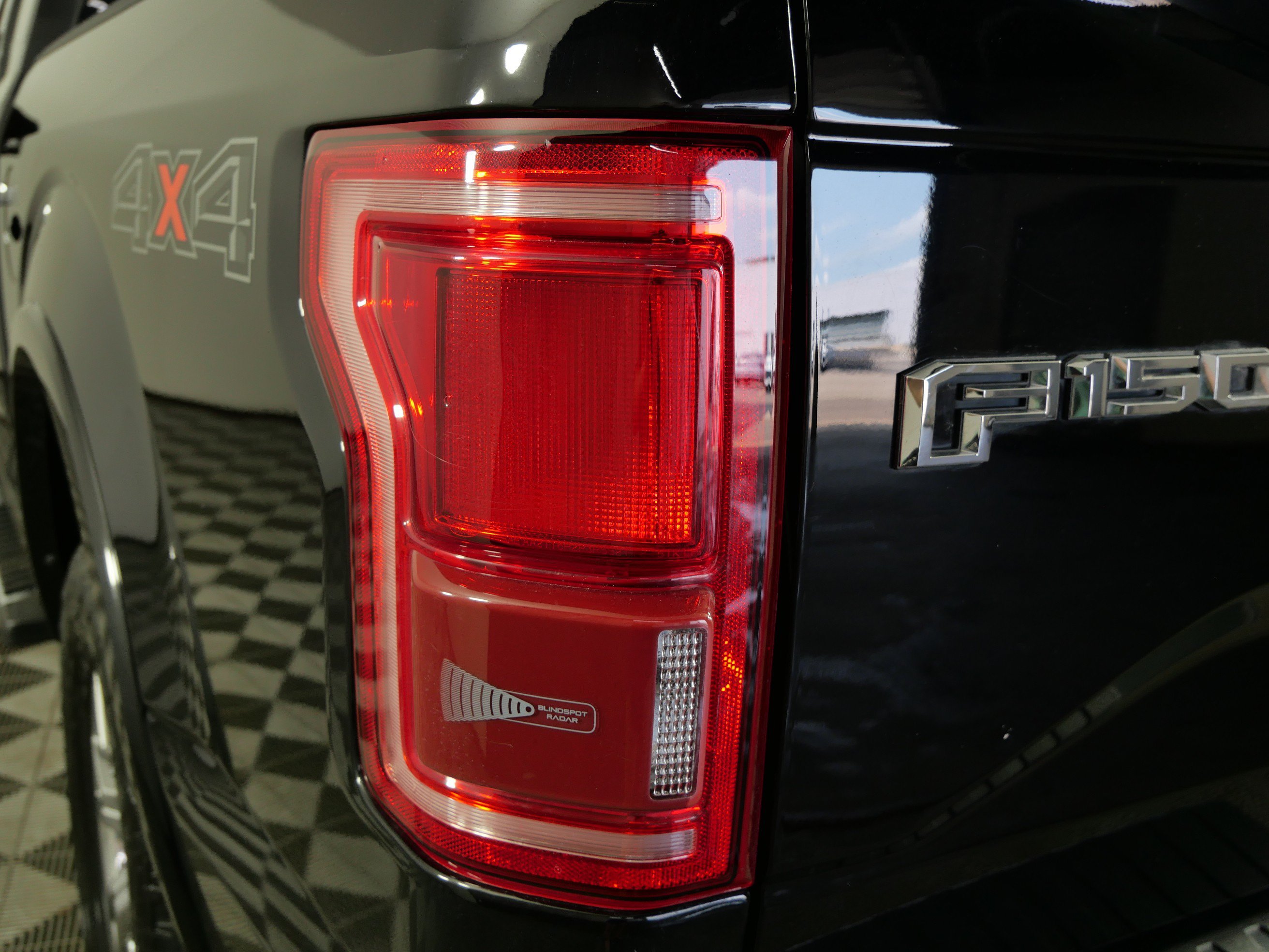 Used 2016 Shadow Black Ford Lariat image 17