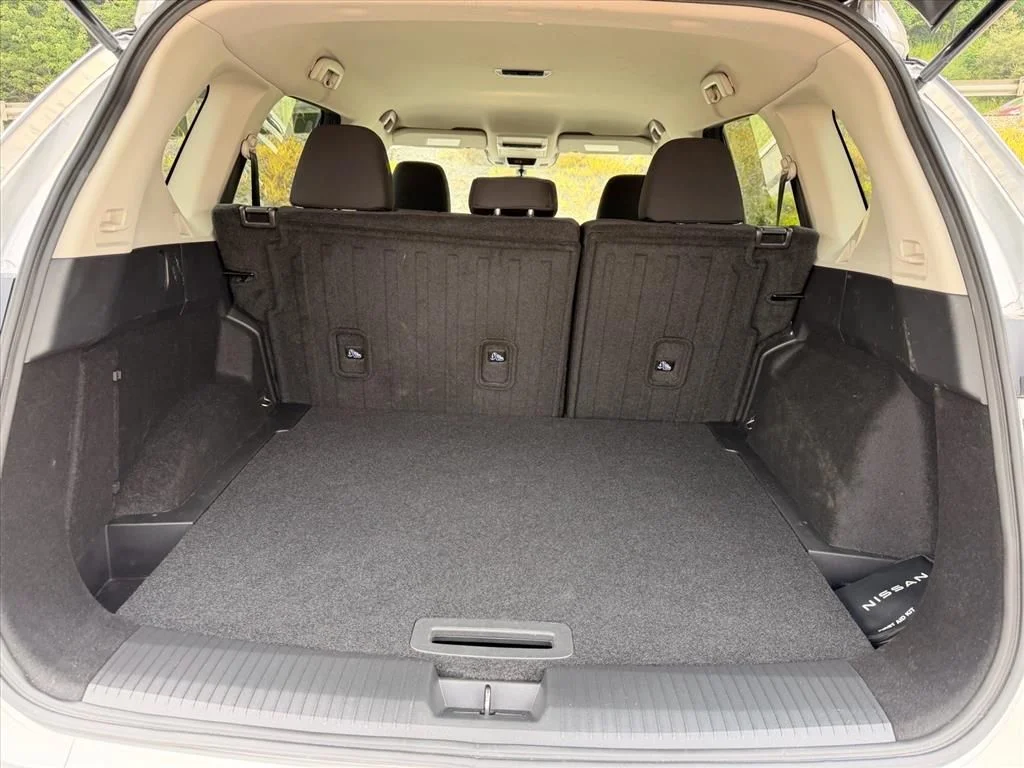 Used 2025 Silver Nissan S image 26