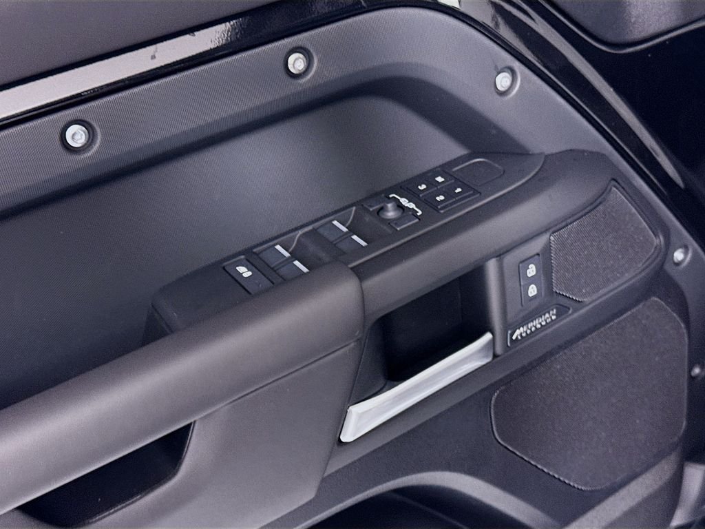 New 2026 Santorini Black Metallic Land Rover X-Dynamic SE image 25