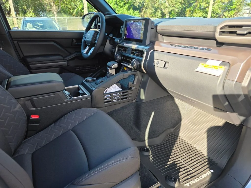 2026 Toyota Tacoma SR5 - Photo 13