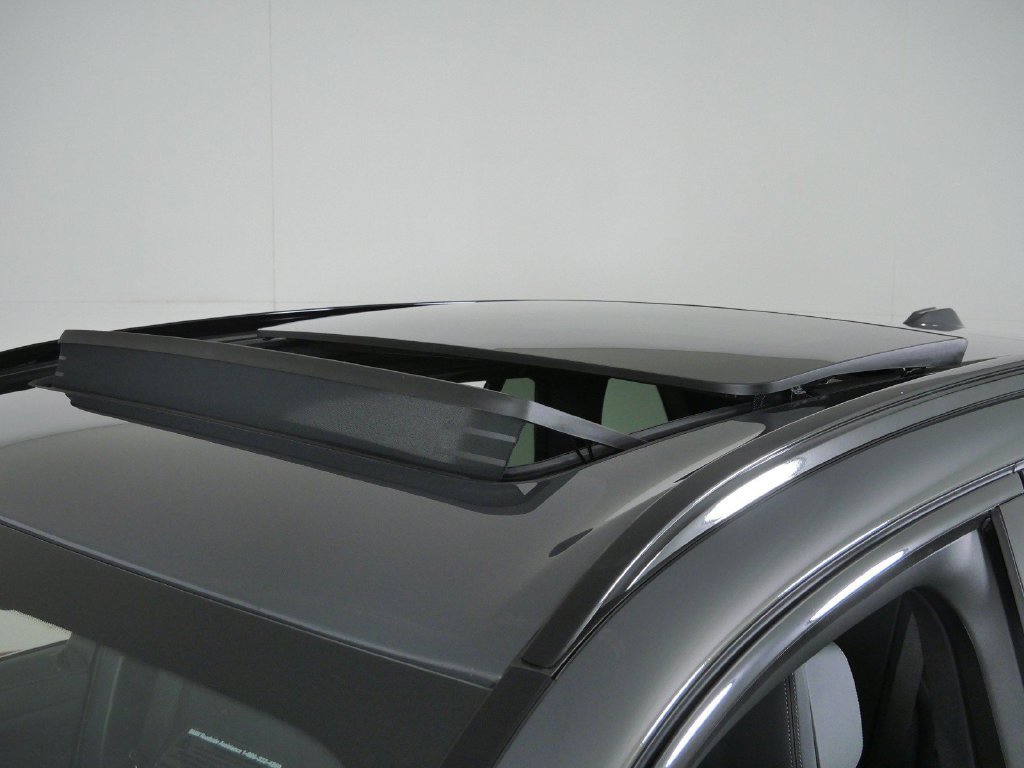 New 2026 Dravit Grey Metallic BMW M60i image 17
