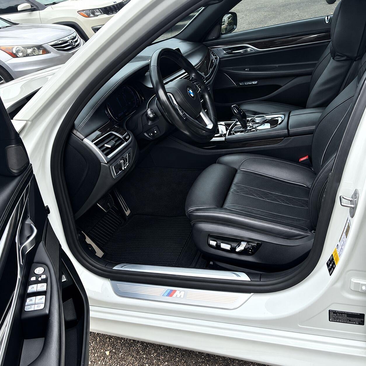 Used 2018 Alpine White BMW 750i xDrive image 9