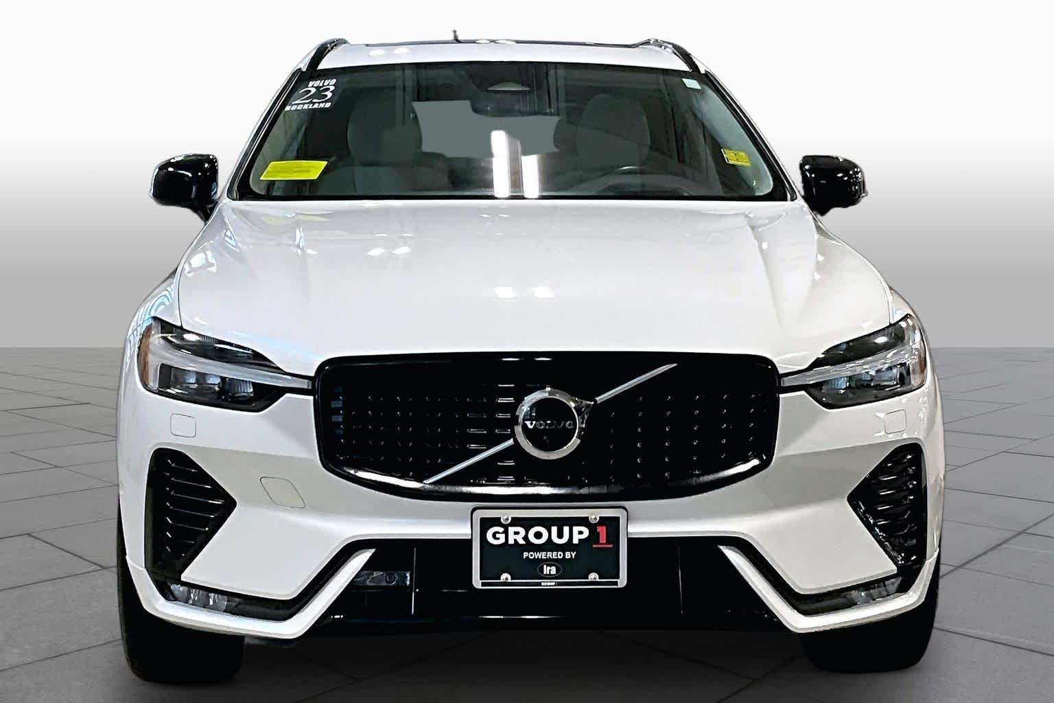 Used 2023 Crystal White Metallic Volvo Ultimate Dark Theme image 4