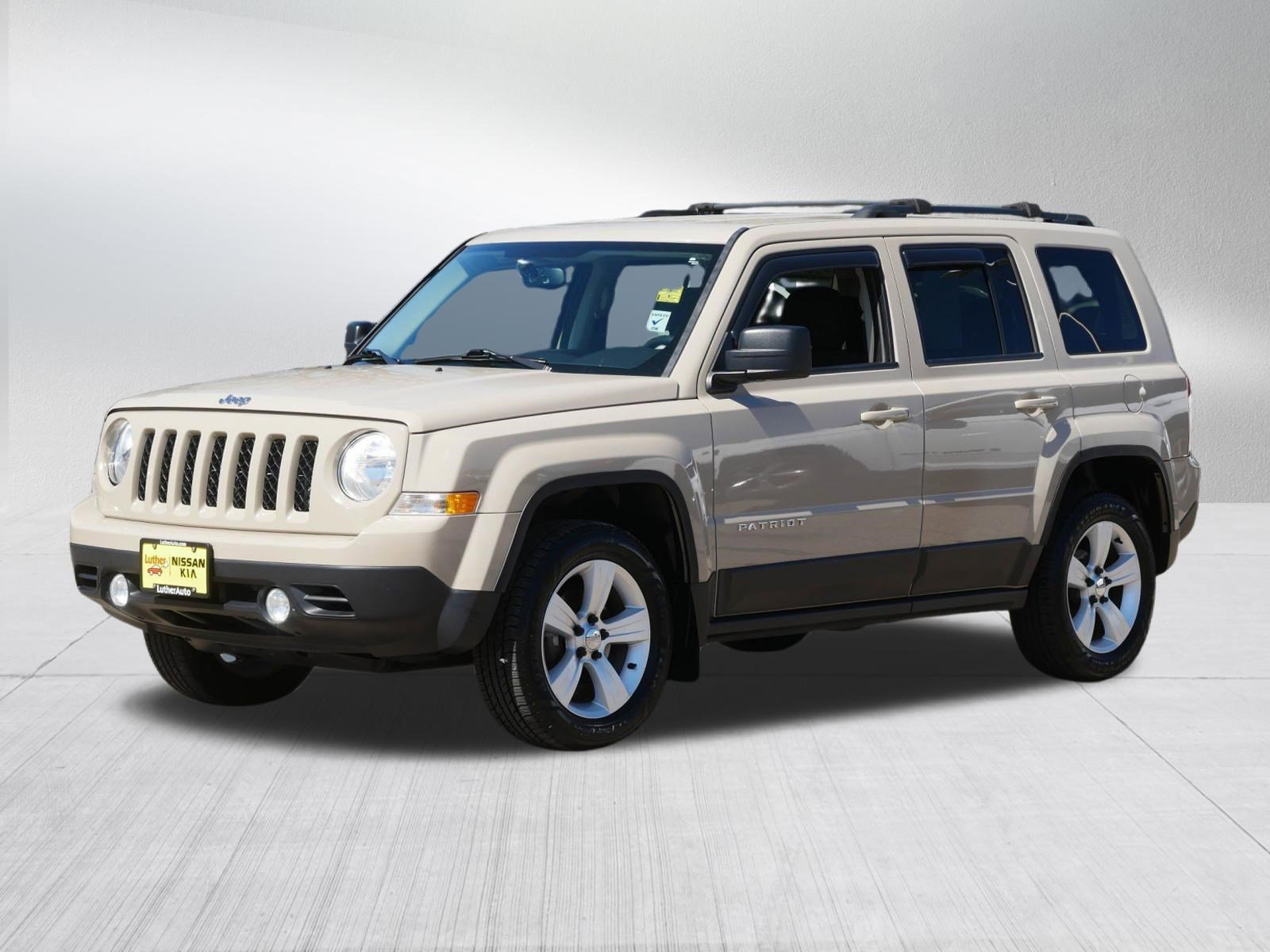 Used 2017 Mojave Sand Clearcoat Jeep Latitude image 3