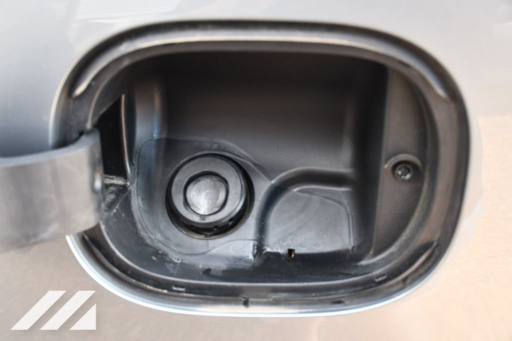 Used 2025 Sterling Metallic GMC Denali image 35