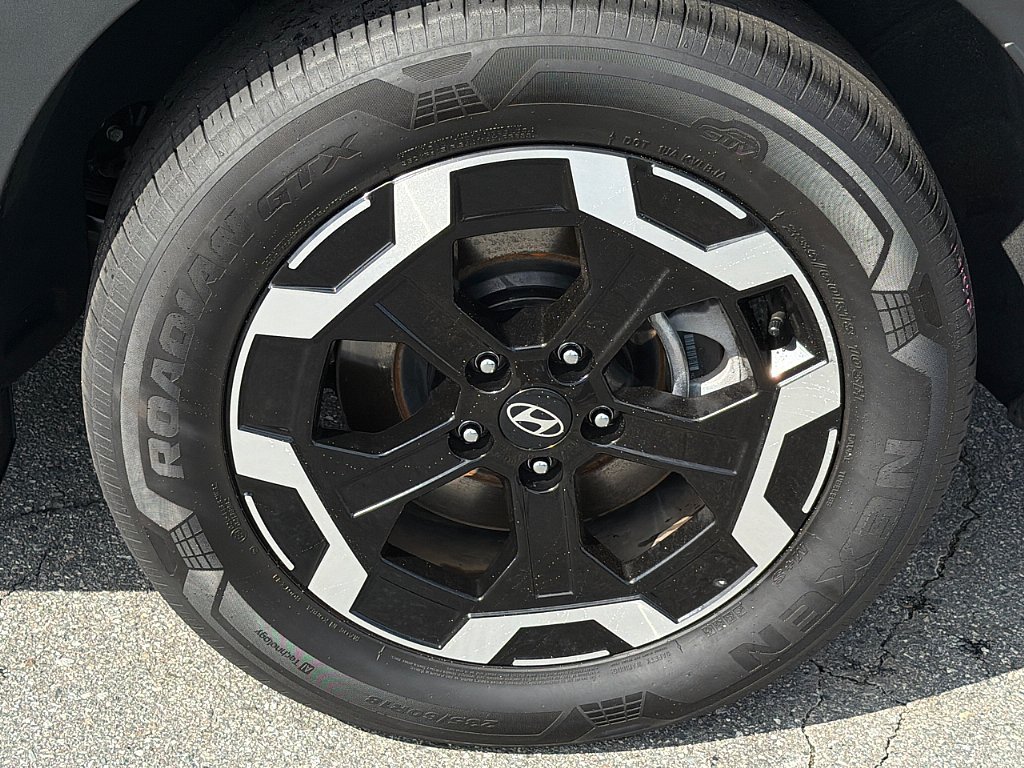 Used 2026 Phantom Black Hyundai SEL image 6