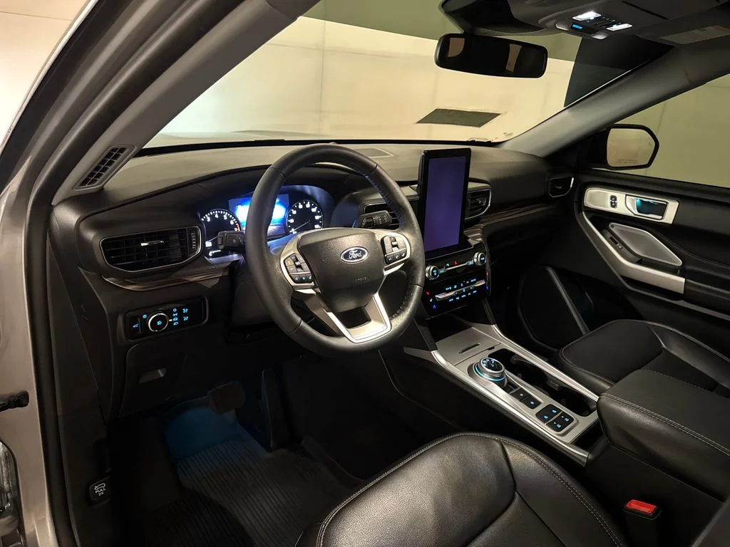 Used 2023 Silver Ford Limited image 4
