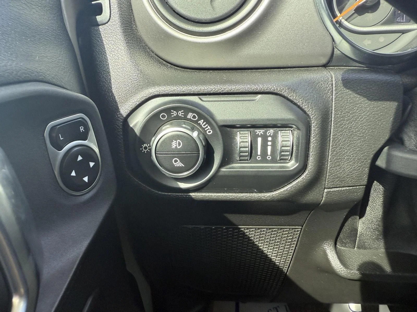 Used 2020 Gator Clearcoat Jeep Sport S image 16