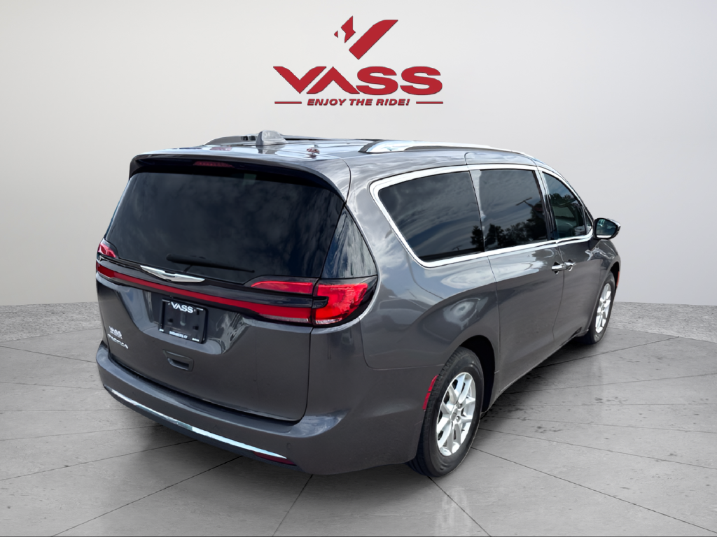 Used 2021 Gray Chrysler Touring L image 5