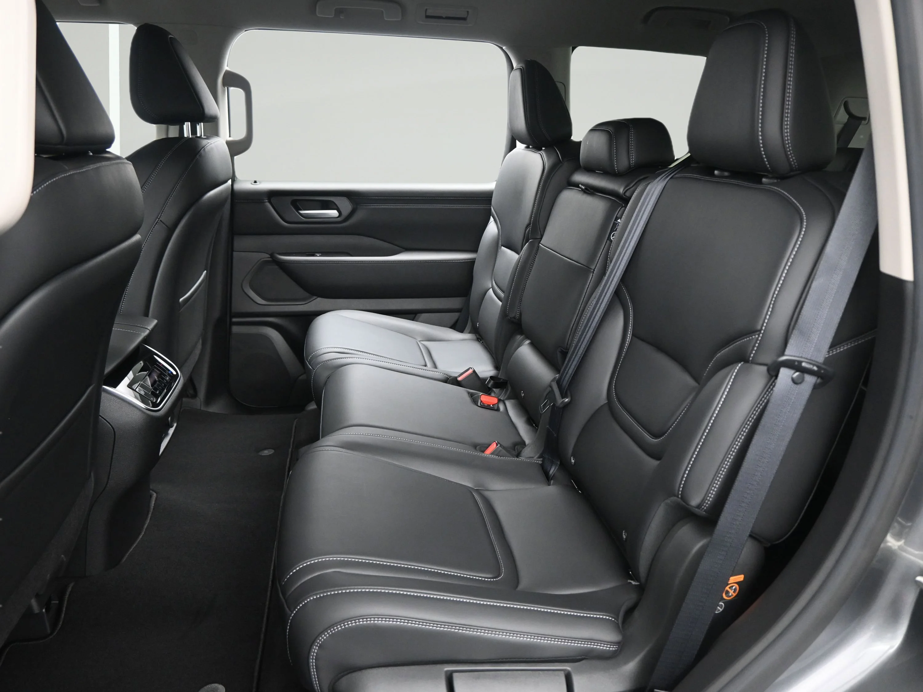 Certified Used 2025 Gun Metallic Nissan SV image 11