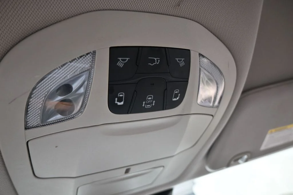 Used 2019 Granite Crystal Metallic Clearcoat Chrysler Touring L image 32