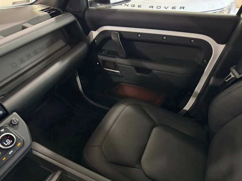 New 2026 Fuji White Land Rover X-Dynamic SE image 24