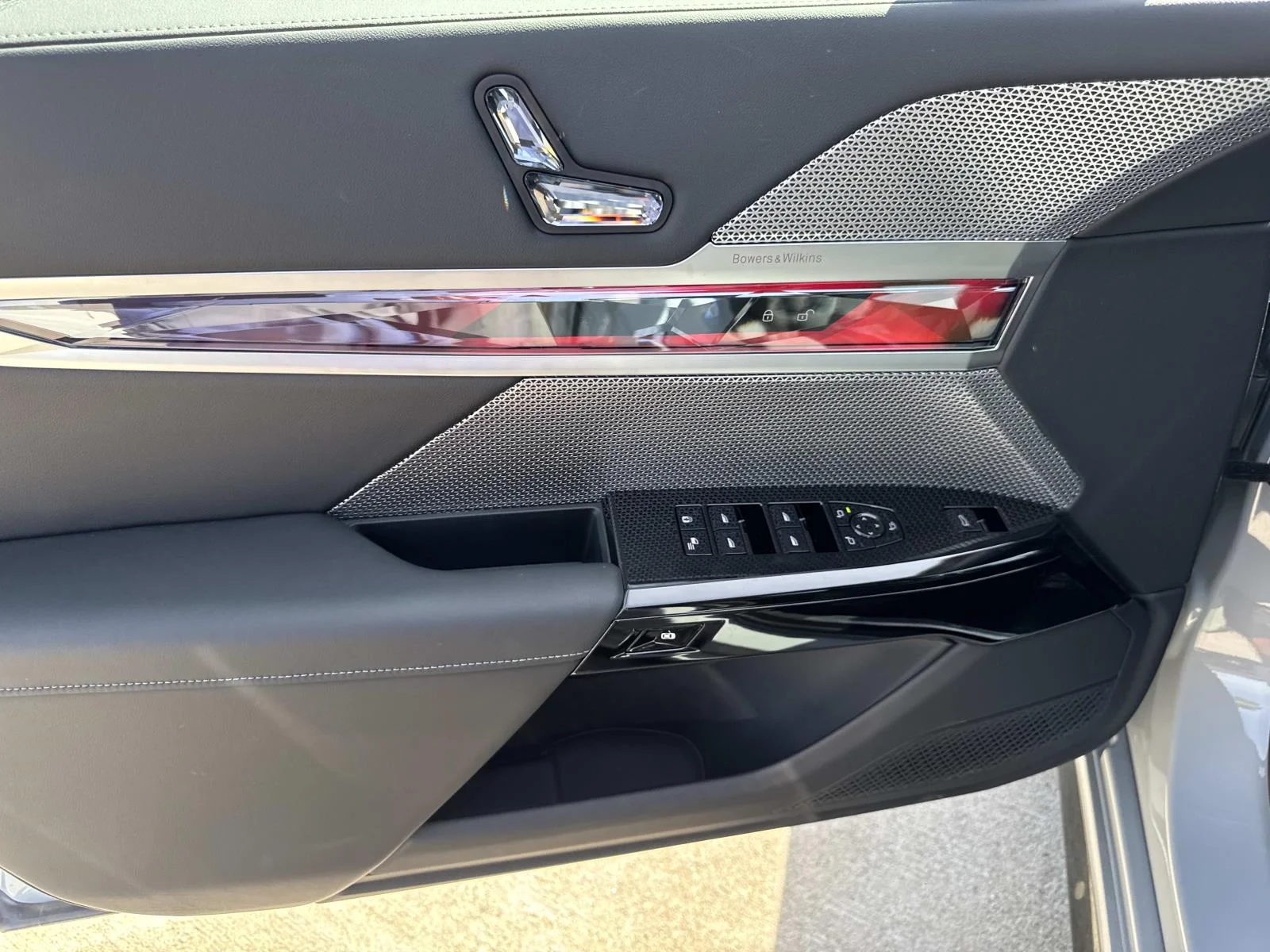 2025 BMW 7 Series 740i - Photo 10