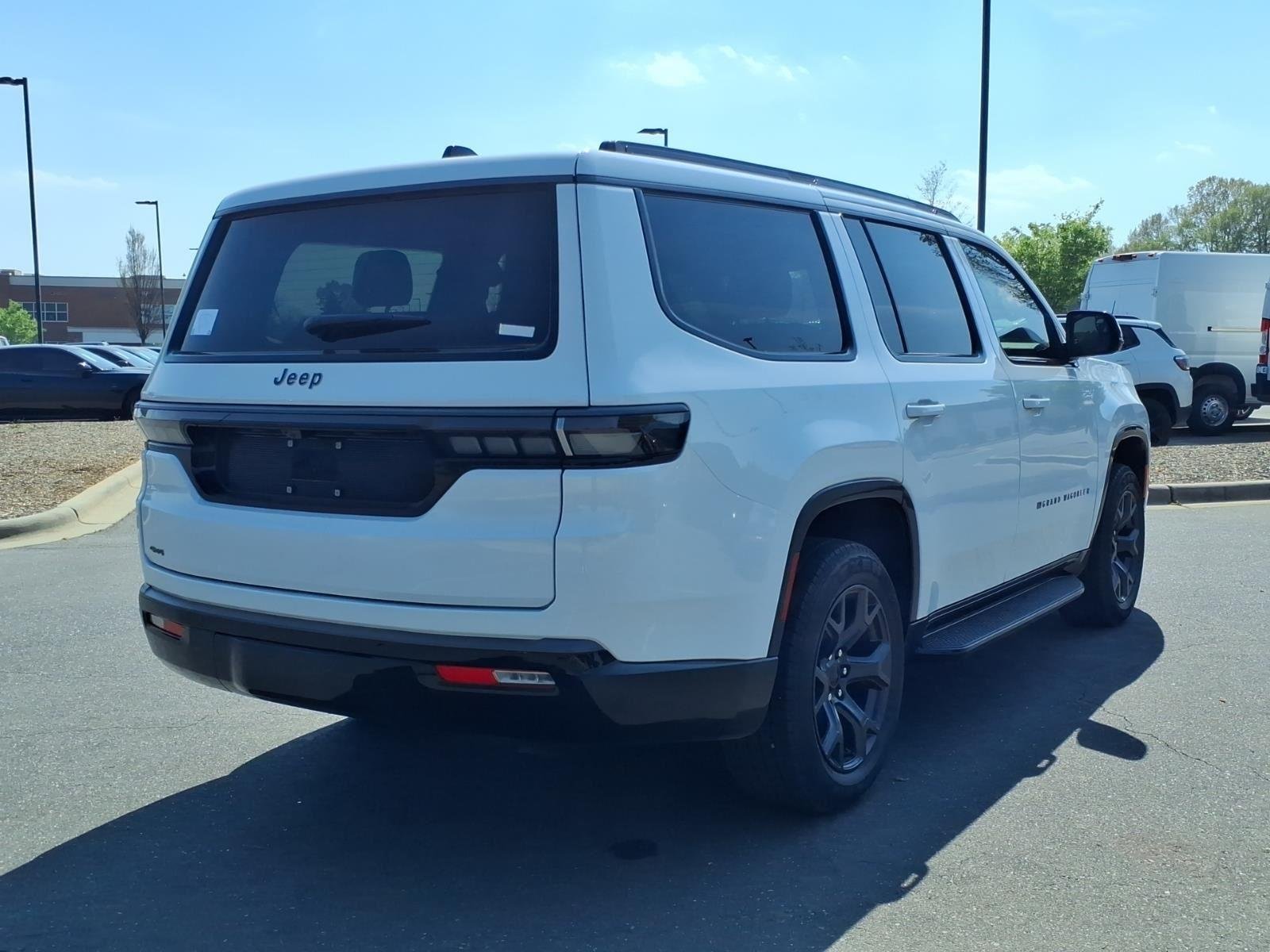 New 2026 Bright White Clear-Coat Exterior Paint Jeep Limited Altitude image 2