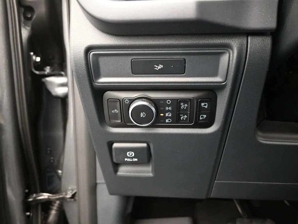 New 2026 Carbonized Gray Metallic Ford XLT image 12