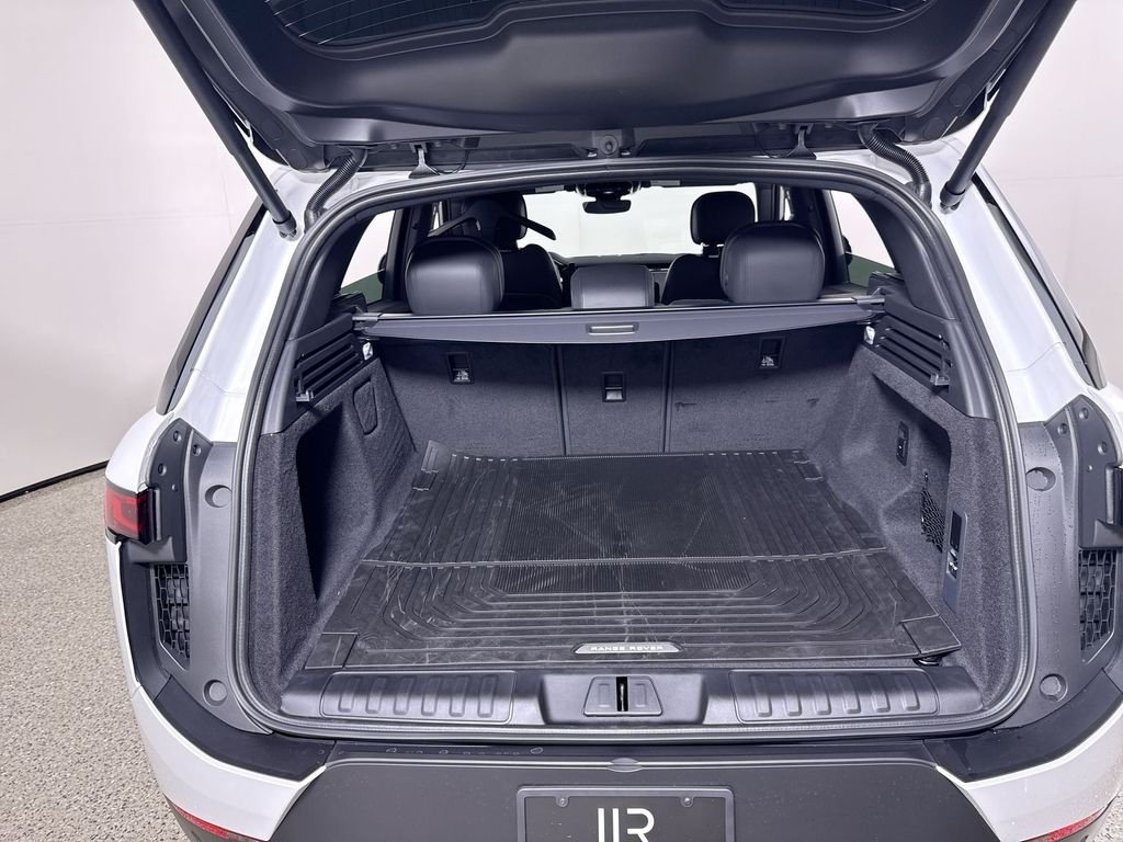 New 2026 Fuji White Land Rover SE image 21