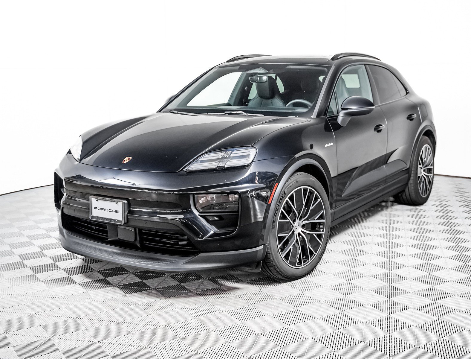 2025 Porsche Macan Macan 4 Electric's photo