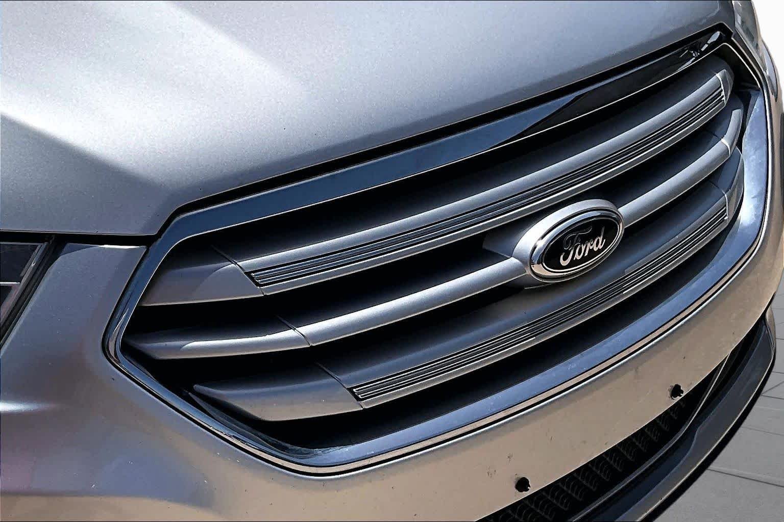 Used 2013 Ingot Silver Metallic Ford Limited image 28