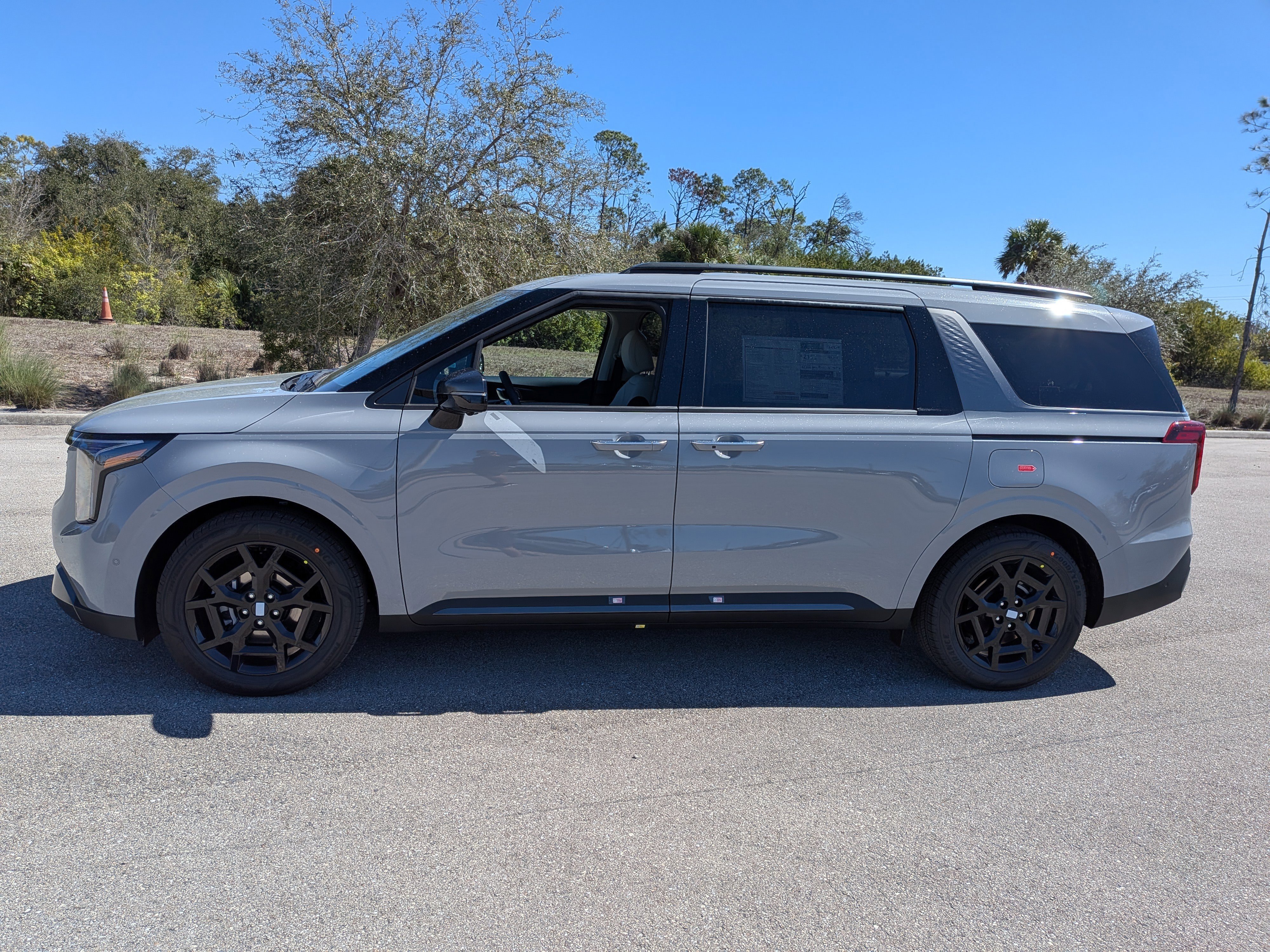 New 2026 Ceramic Silver Kia SX image 8