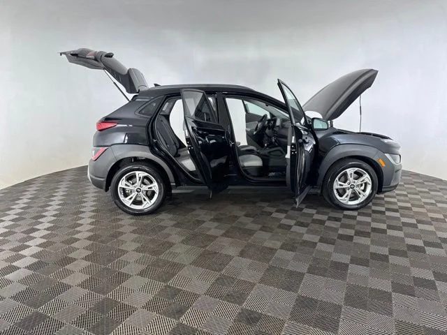 Used 2023 Black Hyundai SEL image 15