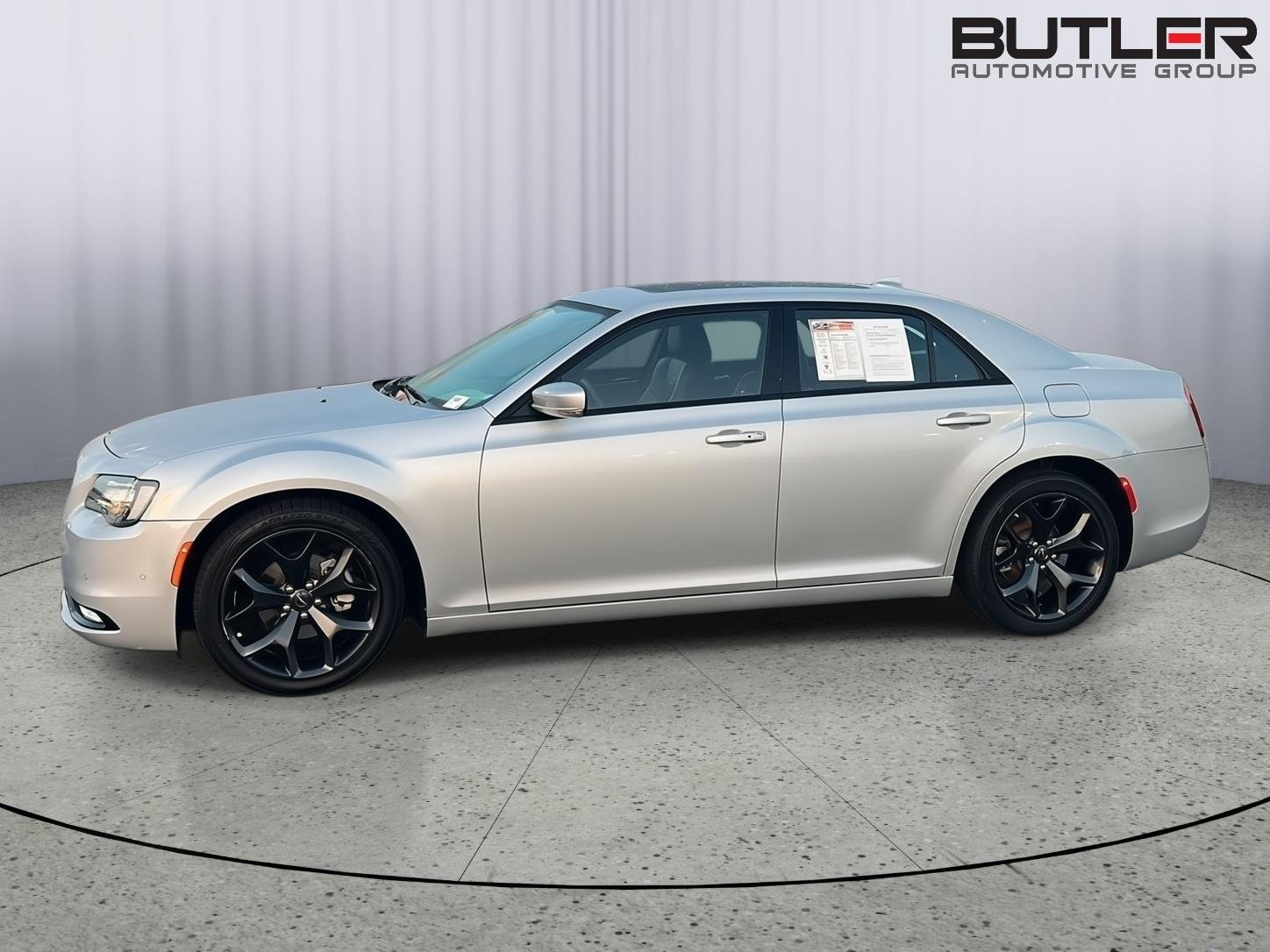 Used 2023 Silver Mist Clearcoat Chrysler 300S image 3