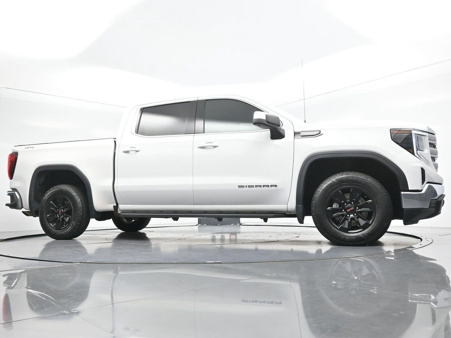 Used 2024 Summit White GMC SLE image 41