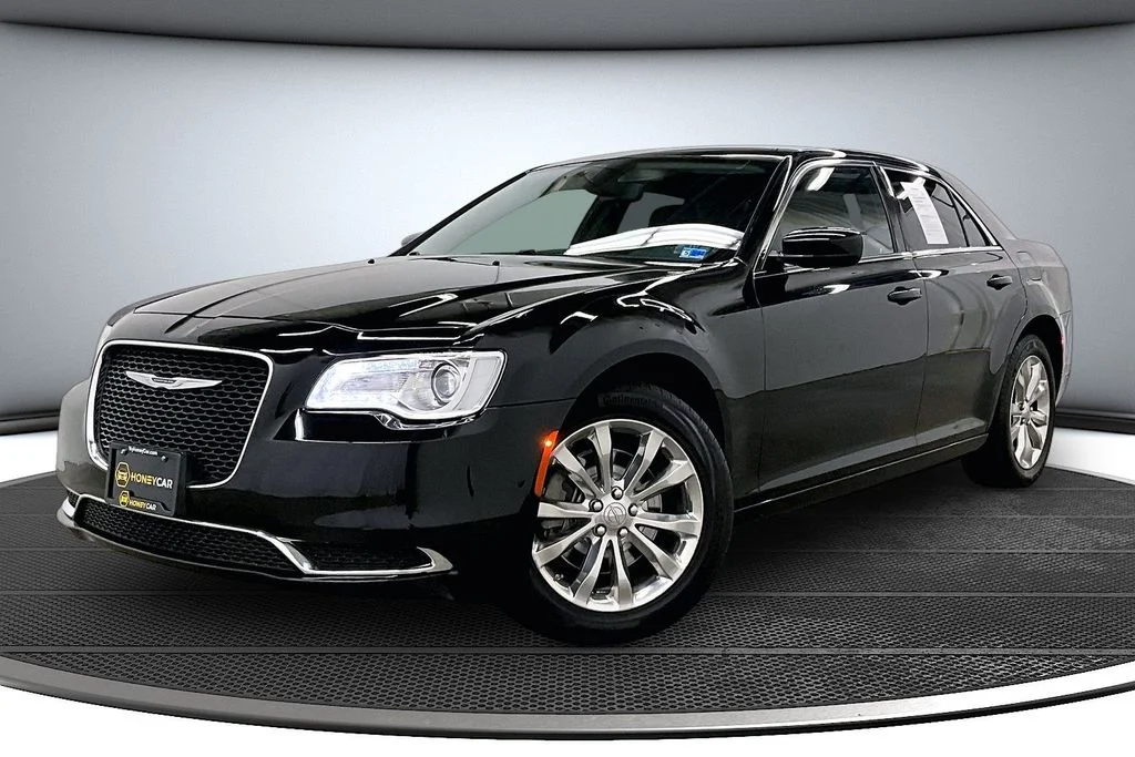 Used 2023 Black Chrysler Touring image 3